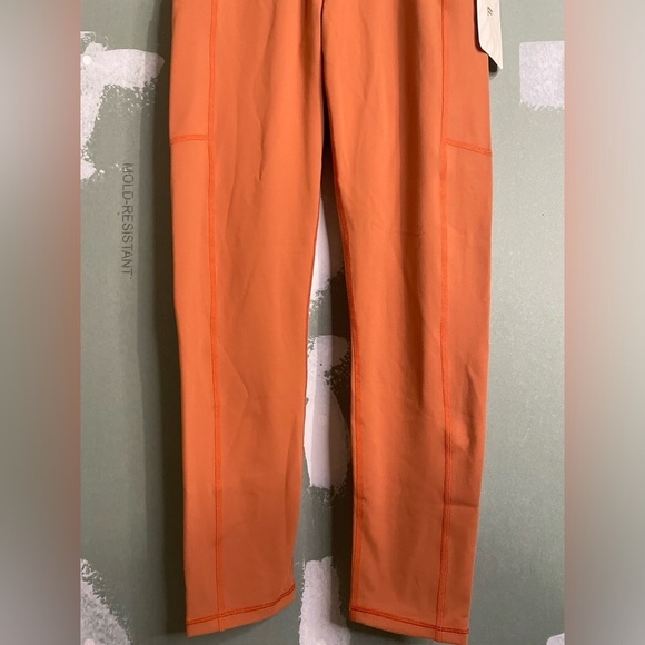 NWT Fabletics High Waisted Side Pocket 7/8 Leggings in Rust Orange - Picture 4 of 6